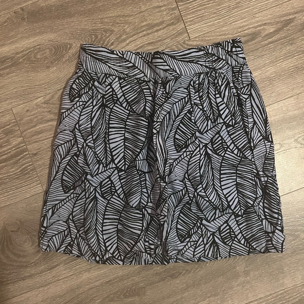 Black and blue leaf design mini skirt size XSP